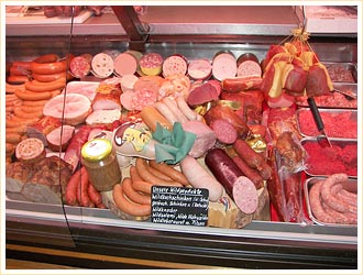 Fleisch- und Wurstwaren überwiegend aus hauseigener Herstellung